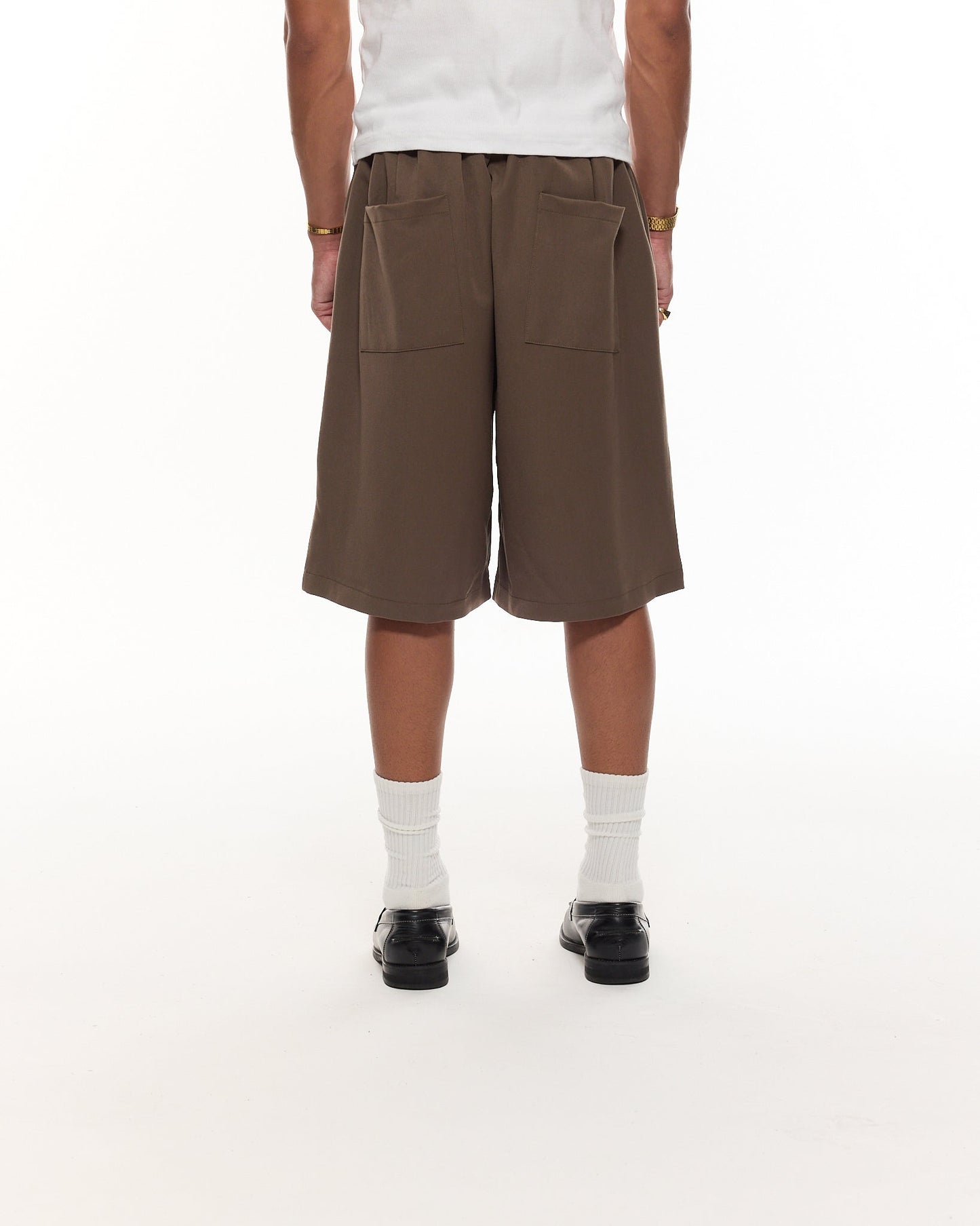 PLEATED SHORTS – BROWN