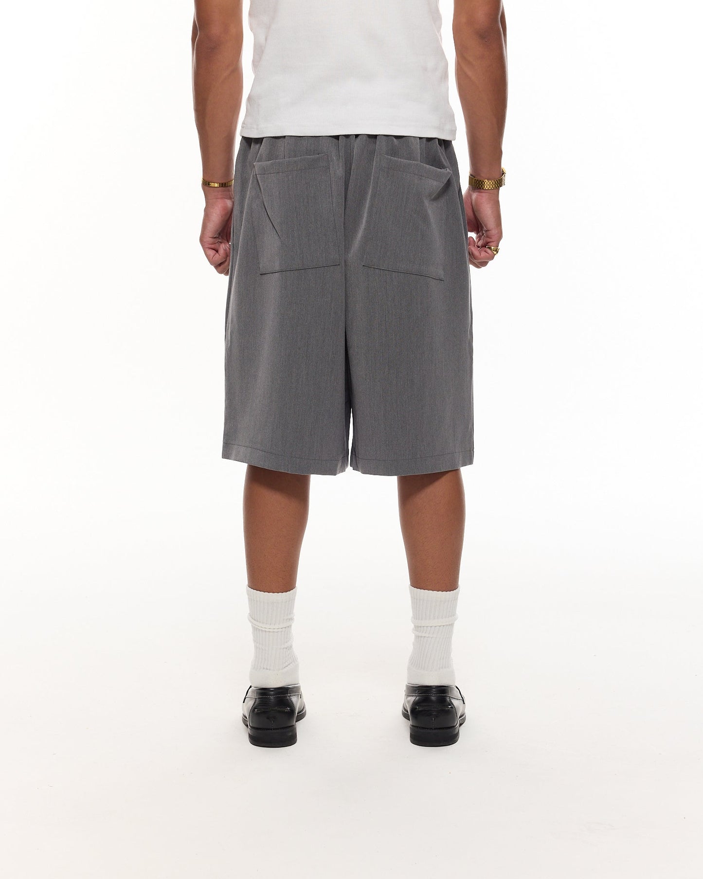 PLEATED SHORTS – GRAY