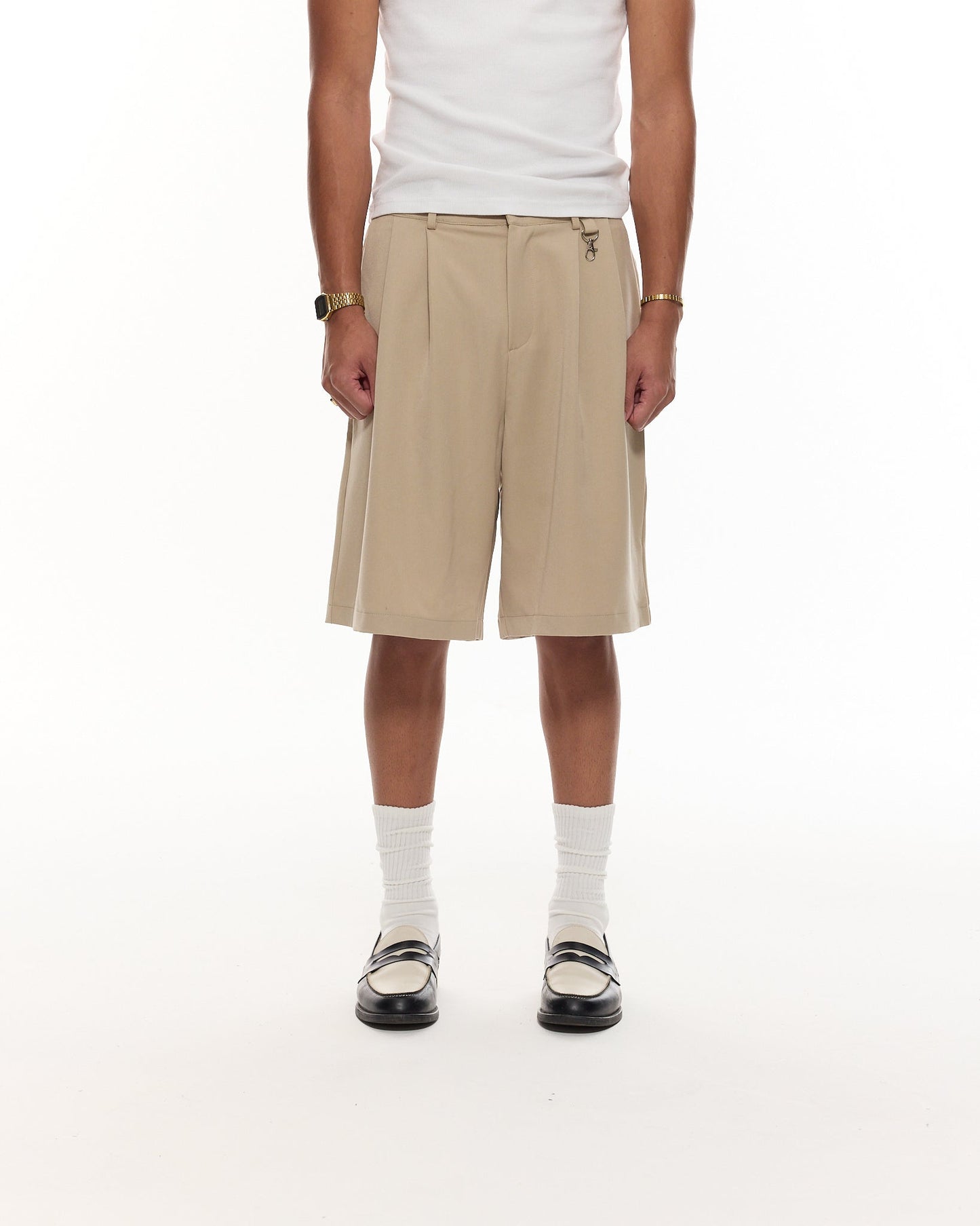 PLEATED SHORTS – BEIGE