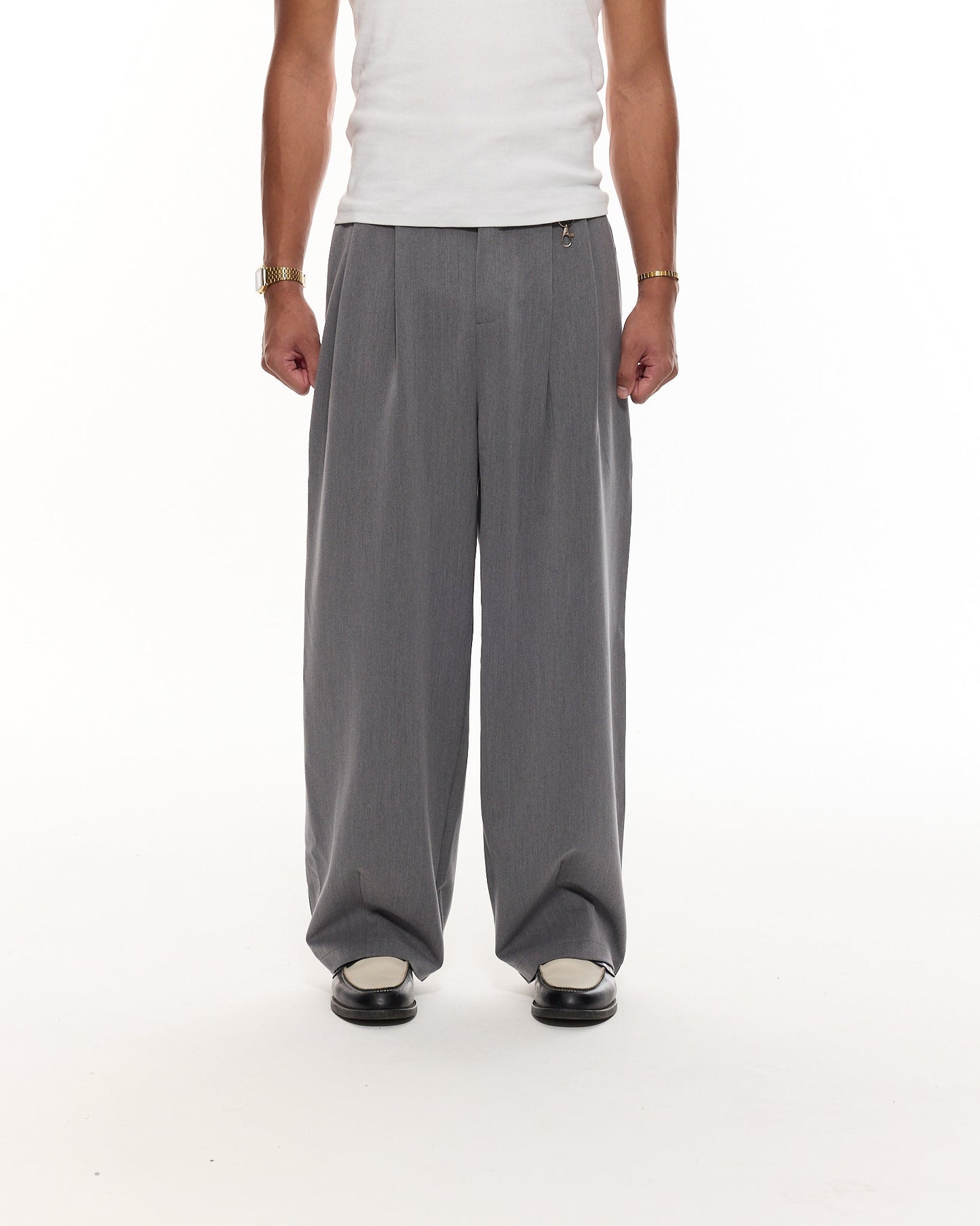 PLEATED PANTS – GRAY