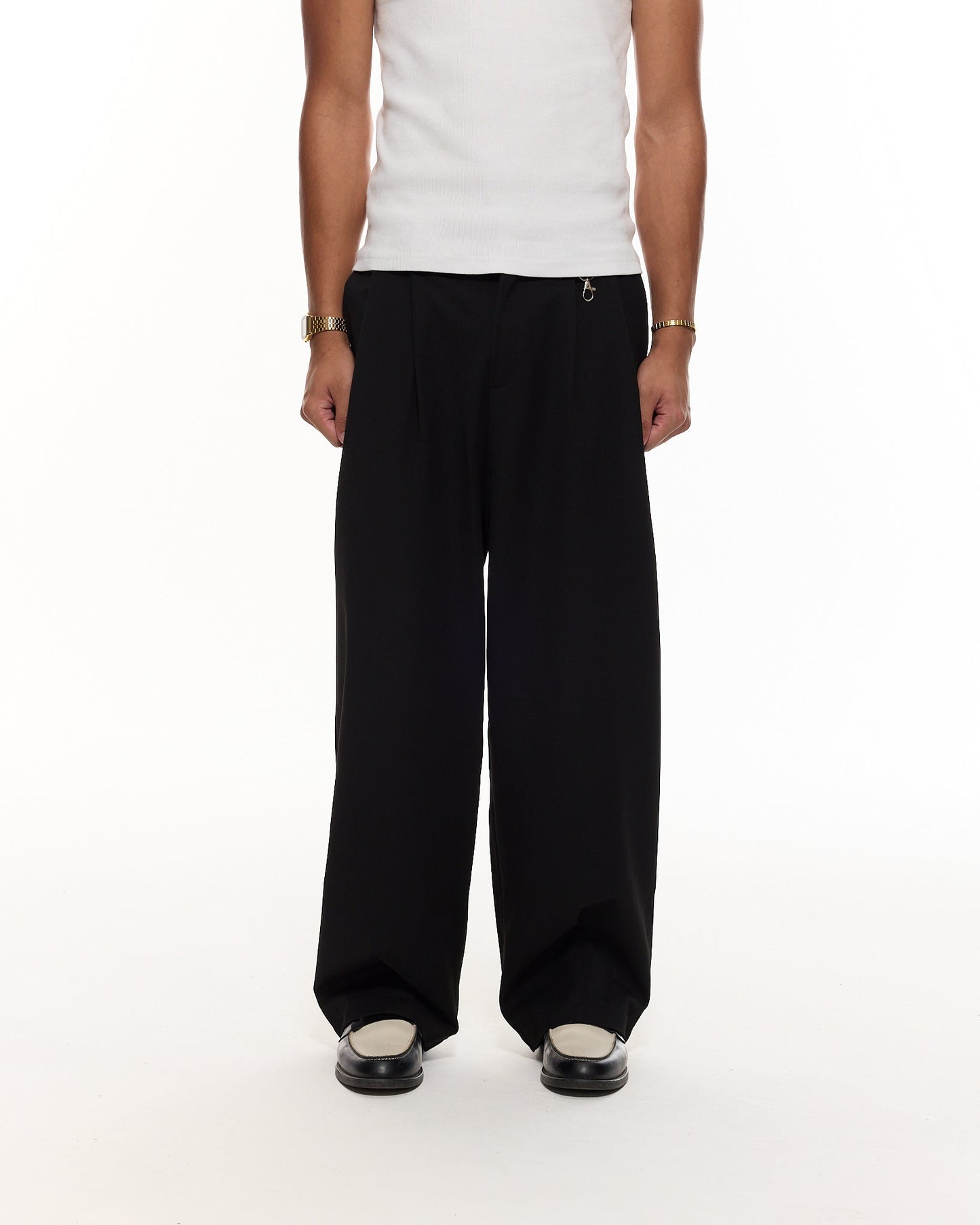 PLEATED PANTS – BLACK