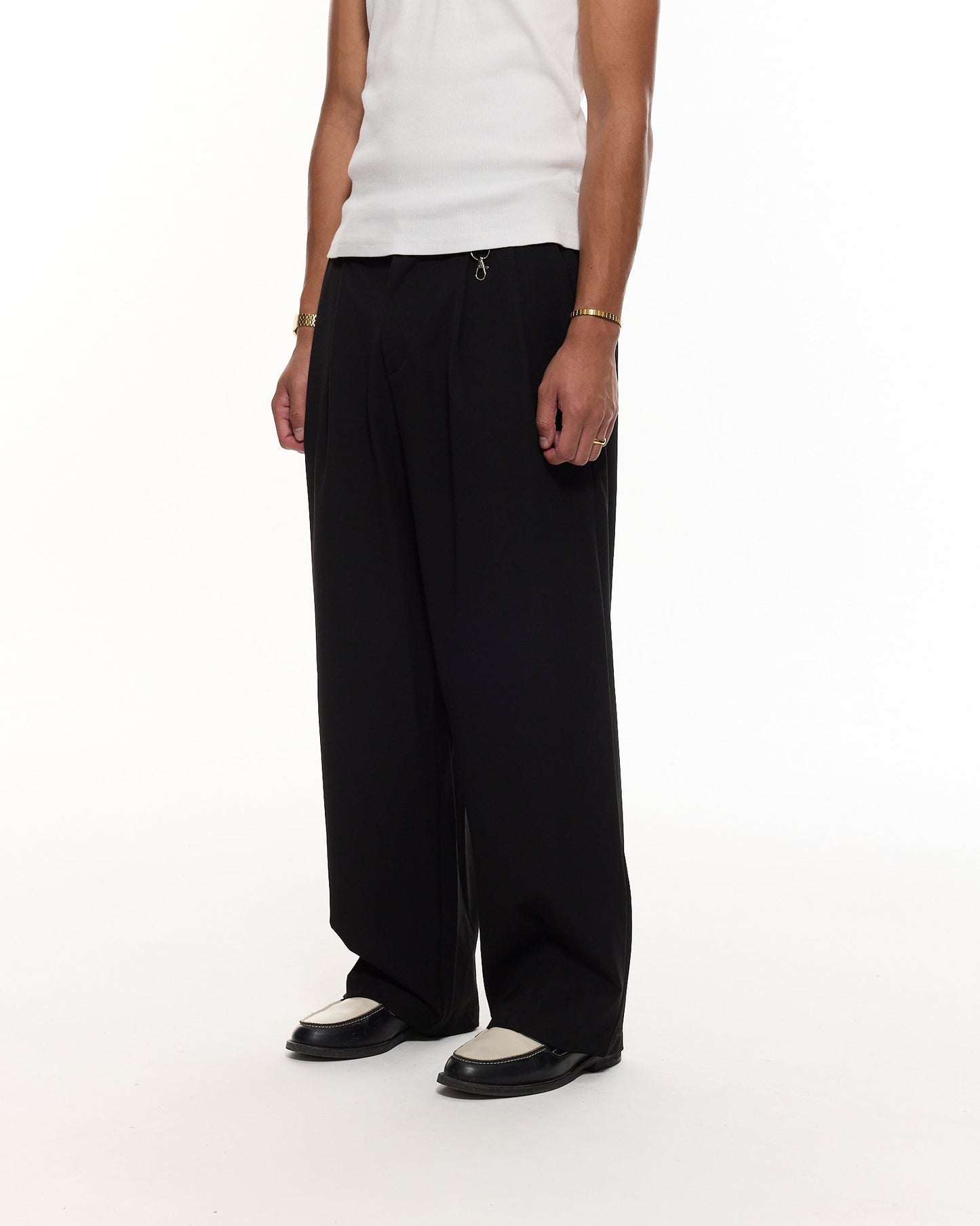 PLEATED PANTS – BLACK